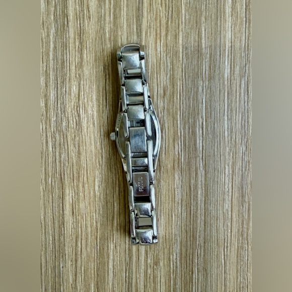 RARE PRETTY LADIES FOSSIL F2 SILVER WATCH NEW BATTERY ES-9596 SILVER BAND - Picture 3 of 5